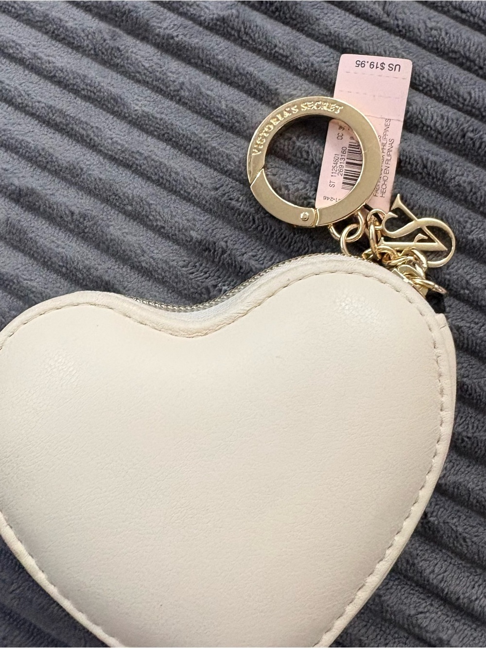 Victoria’s Secret coin keychain and wallet - Picture 3 of 8